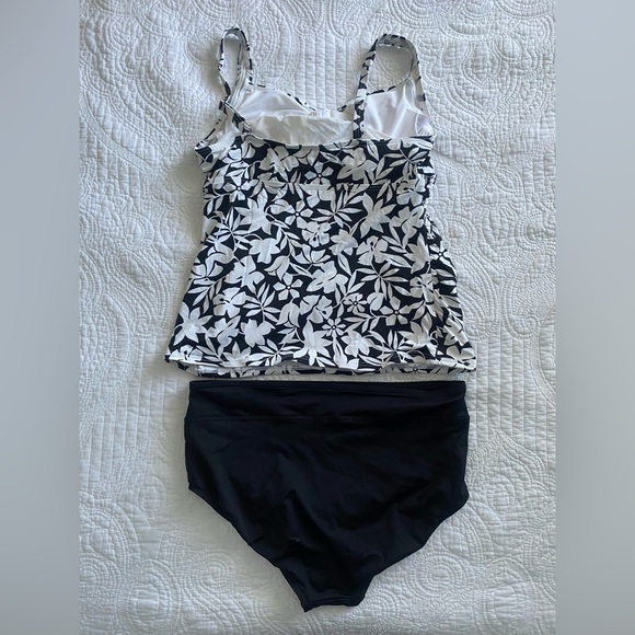 Land’s End Tankini Black and White Floral Small Top Medium Bottom - Picture 2 of 6